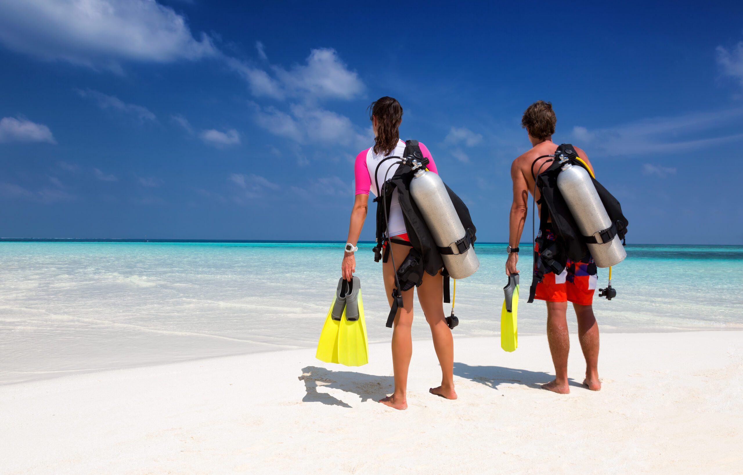 alt="First-time scuba diver exploring a reef in Cancun during the SSI Try Scuba program with Vision Oceanos"