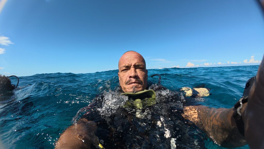 instructor finish dive at vision oceanos