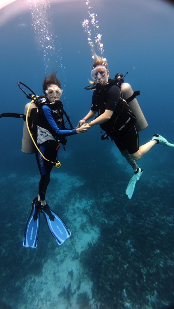 Beginner scuba diver practicing skills in Cancun with Vision Océanos instructor